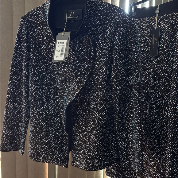 Black and Stones - Picture 2 of 4